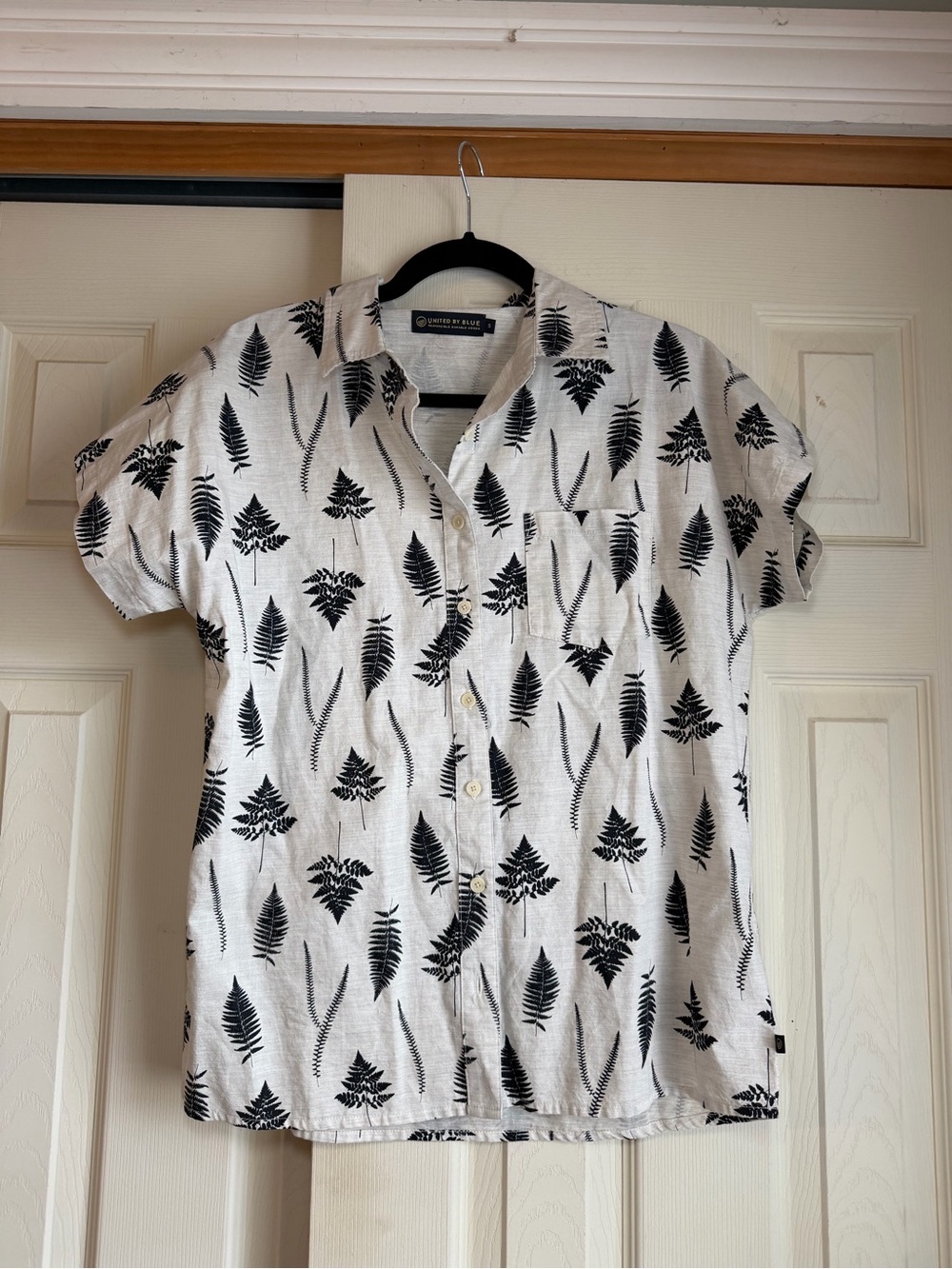 NWOT United By Blue White Short-Sleeve Button-Down with Black Leaf Print